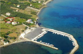 Yiota harbour House 1 min walk to the beach